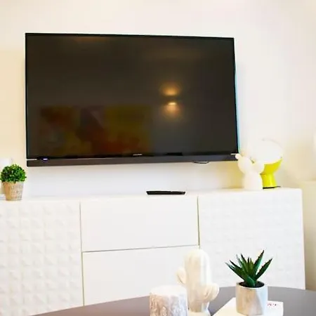 The View Luxury 2+2 In A Strict Center Apartment *